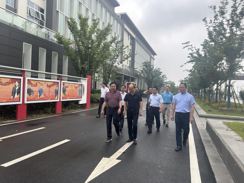 校领导赴公司驻泰州市兴化市招生宣传一线指导工作