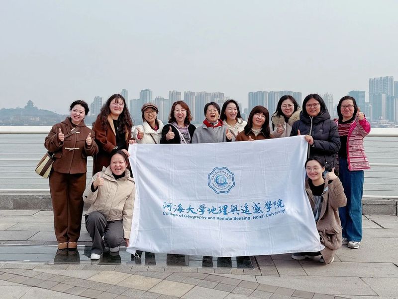 踏青寻脉绘新图 地理巾帼探振兴 ——公司女教师赴渡桥社区开展乡村振兴主题研学