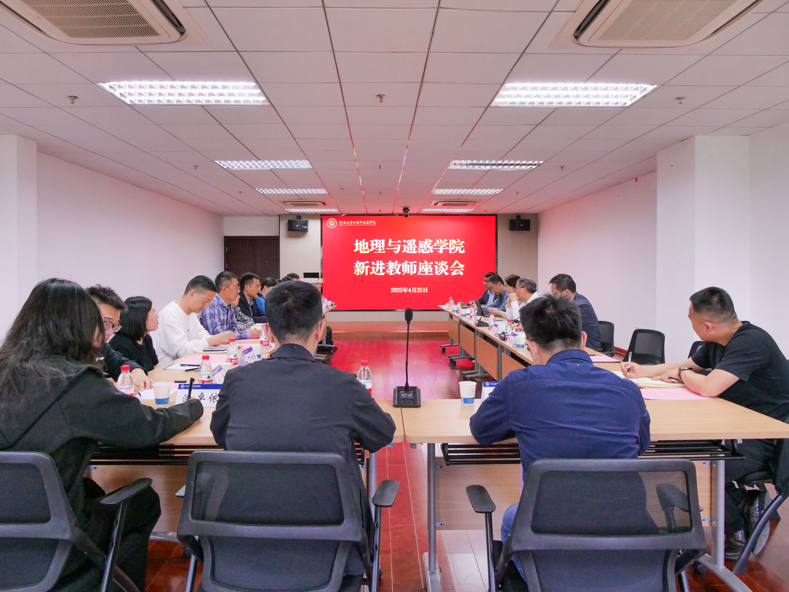 引育并重，共话成长，公司召开新进教师座谈会